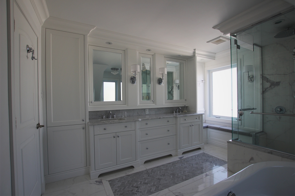Image Salle de bain chic classique – Lacque blanche